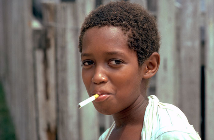 Afrika kouření cigaret děti
